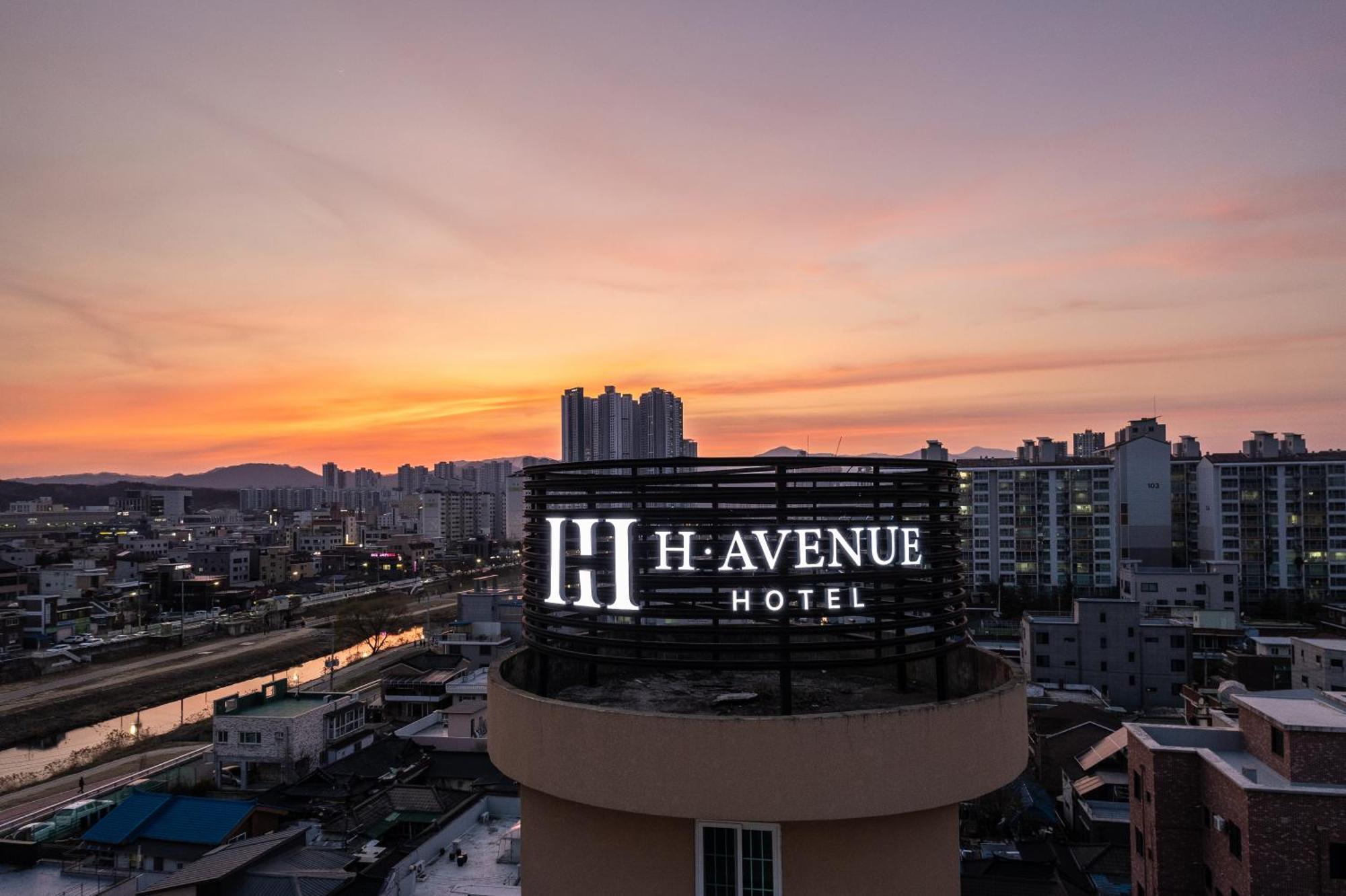 Отель H Avenue Чхунчхон Экстерьер фото