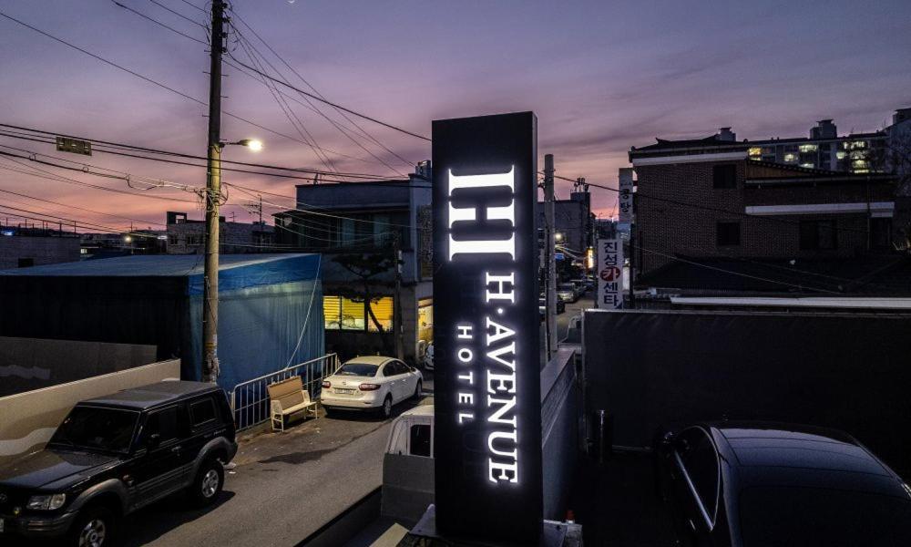 Отель H Avenue Чхунчхон Экстерьер фото